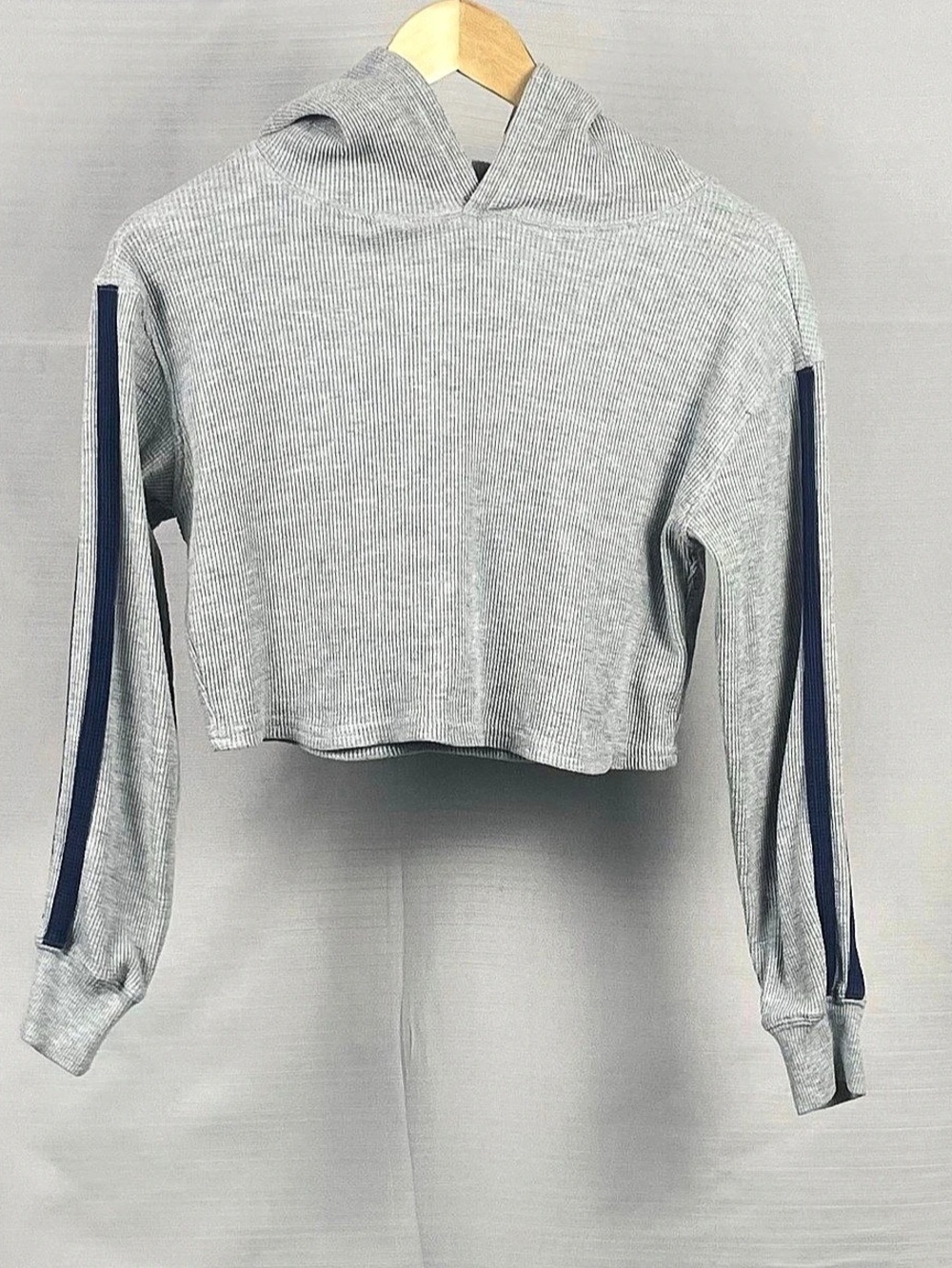 Bluenotes Gray Waffle Cropped Hoodie Navy Sleeve Stripes S